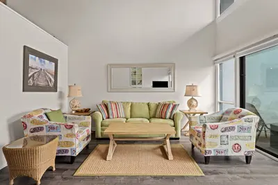 Image de Deux chambres à coucher, deux pièces et demi de salle de bains en copropri������té Mere Footprints to the Beach