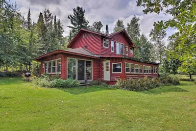 Image de Serene Wilderness Acres Cabin w \/ Vues sur Bear Lake
