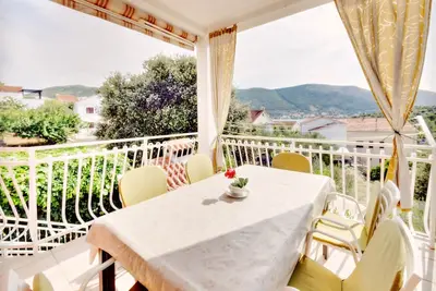 Image de Appartement de trois chambres avec la terrasse Grebastica, Sibenik (A-12588-a)