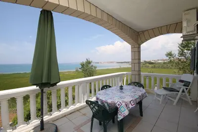 Appartement de deux chambres avec la terrasse et la vue sur le mer Povljana, Pag (A-6502-a)