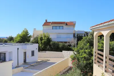 Image de Appartement d'une chambre avec le balcon et la vue sur le mer Baie Ostricka luka, Rogoznica (A-11451-b)