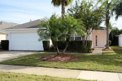 Image de Spacieux 4 chambres Orlando Maison de vacances w / Guard Gated, près de Disney!