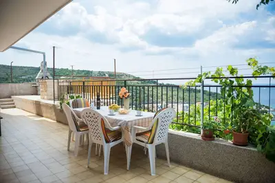 Image de Appartement de deux chambres avec la terrasse et la vue sur le mer Bilo, Primosten (A-6478-c)
