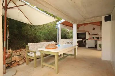 Appartement de deux chambres avec la terrasse et la vue sur le mer Rukavac, Vis (A-8489-a)