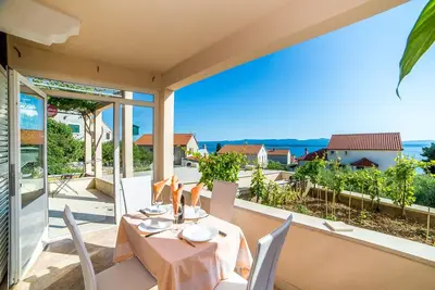 Appartement d'une chambre avec le balcon et la vue sur le mer Bol, Brac (A-13665-c)