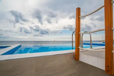 Image de Élégante villa Sky avec piscine privée et vue imprenable sur la mer - The Waterfront