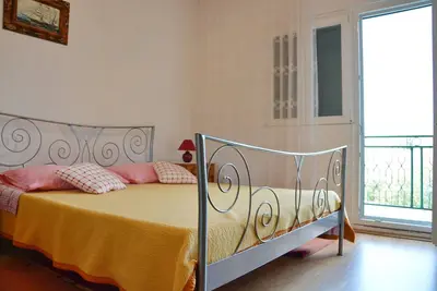 Image de Appartement d'une chambre avec la terrasse et la vue sur le mer Poljica, Trogir (A-12653-b)