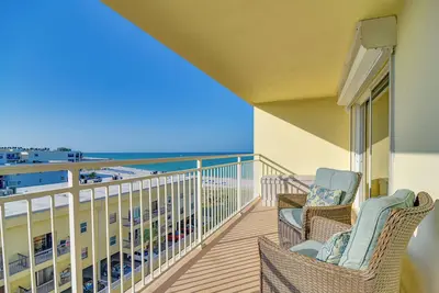 Image de Condo au bord de l'eau avec patio et piscine sur la plage de Madère!