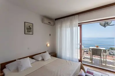 Image de Garçonnière avec le balcon et la vue sur le mer Baska Voda, Makarska (As-301-a)