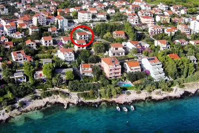 Image de Appartement d'une chambre avec la terrasse et la vue sur le mer Seget Vranjica, Trogir (A-10344-a)