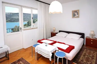 Image de Appartement de deux chambres avec la terrasse et la vue sur le mer Marina, Trogir (A-2791-a)