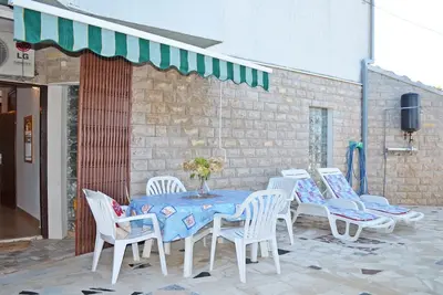 Image de Appartement de deux chambres avec la terrasse et la vue sur le mer Slatine, Ciovo (A-6891-b)