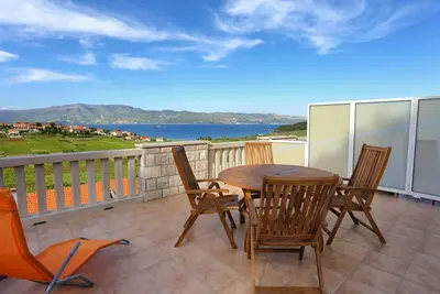 Image de Appartement de deux chambres avec la terrasse et la vue sur le mer Lumbarda, Korcula (A-4370-b)
