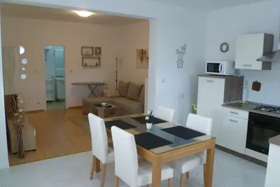 Image de Appartement d'une chambre avec la terrasse et la vue sur le mer Sali, Dugi otok (A-8154-b)