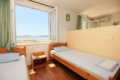 Image de Garçonnière avec le balcon et la vue sur le mer Orebic, Peljesac (As-10192-b)