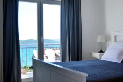 Image de Garçonnière avec le balcon et la vue sur le mer Orebic, Peljesac (As-4563-b)