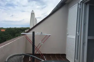 Image de Appartement d'une chambre avec la terrasse et la vue sur le mer Potocnica, Pag (A-4096-f)