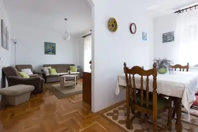 Image de Appartement de trois chambres avec le balcon et la vue sur le mer Novi Vinodolski (A-11702-a)