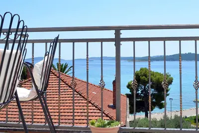 Image de Garçonnière avec le balcon et la vue sur le mer Orebic, Peljesac (As-4563-d)