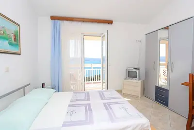 Image de Garçonnière avec le balcon et la vue sur le mer Stanici, Omis (As-2818-b)