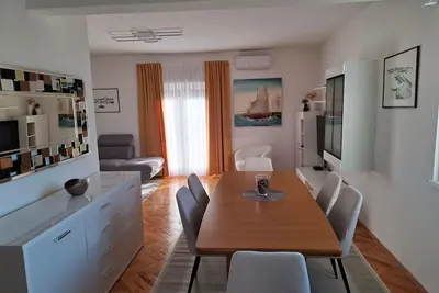 Image de Appartement de trois chambres avec la terrasse Poljica, Zadar (A-13838-a)