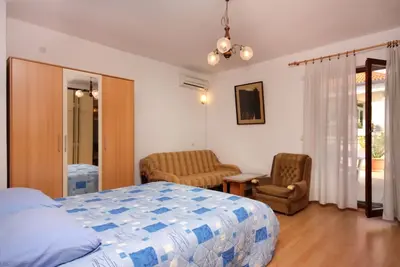 Image de Appartement d'une chambre avec air conditionné Vrbnik, Krk (A-5301-b)