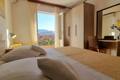 Image de Garçonnière avec le balcon et la vue sur le mer Vrboska, Hvar (As-540-a)