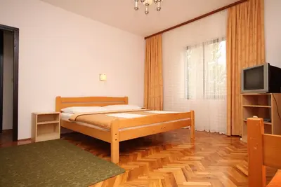 Image de Appartement d'une chambre avec le balcon Starigrad, Paklenica (A-6627-c)