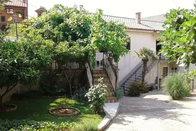 Appartement d'une chambre avec la terrasse Mali Losinj, Losinj (A-14166-a)