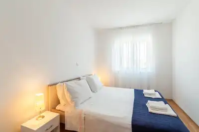 Appartement de trois chambres avec le balcon et la vue sur le mer Lopar, Rab (A-14070-d)