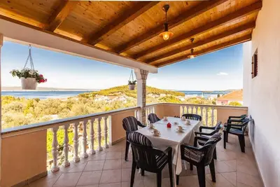 Image de Appartement de deux chambres avec la terrasse et la vue sur le mer Kukljica, Ugljan (A-8238-a)