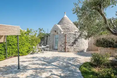 Image de Ancienne ferme des oliviers avec piscine dans la vallée de l'Itria