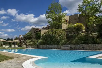 Image de Patio exclusif avec panorama, piscine et charme