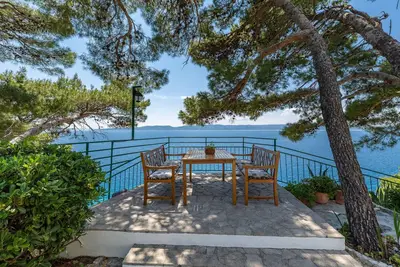 Image de Garçonnière avec le balcon et la vue sur le mer Brela, Makarska (As-2713-b)