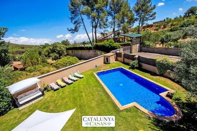 Image de Moderne et spacieuse avec piscine privée proche de Bcn!