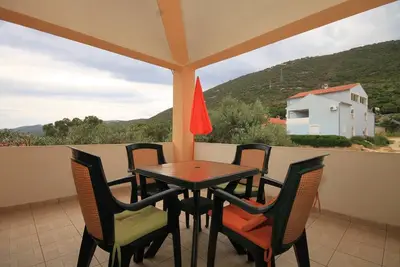 Image de Appartement d'une chambre avec la terrasse et la vue sur le mer Sveti Jakov, Losinj (A-8011-a)