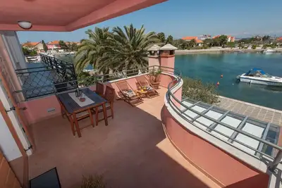 Image de Appartement d'une chambre prés de la plage Poljana, Ugljan (A-8432-b)