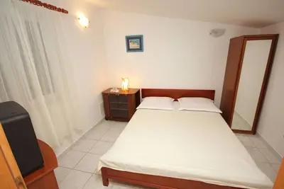 Image de Appartement de deux chambres avec la terrasse et la vue sur le mer Pisak, Omis (A-4815-d)