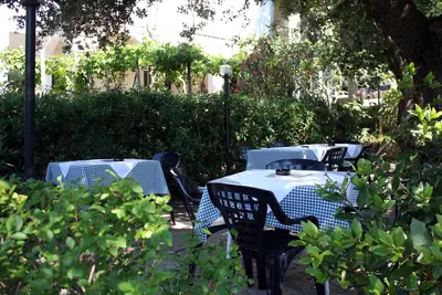 Image de Appartement de deux chambres avec la terrasse et la vue sur le mer Suha Punta, Rab (A-5050-b)