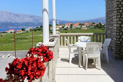 Image de Appartement de deux chambres avec la terrasse et la vue sur le mer Lumbarda, Korcula (A-4352-a)