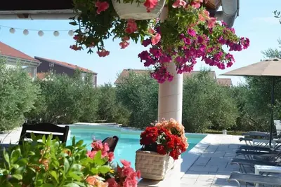 Image de Appartement de deux chambres avec la terrasse Povljana, Pag (A-244-c)