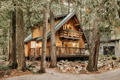 Image de Glacier Springs Cabin #27 - Une cabane privée à deux étages ! Animaux acceptés