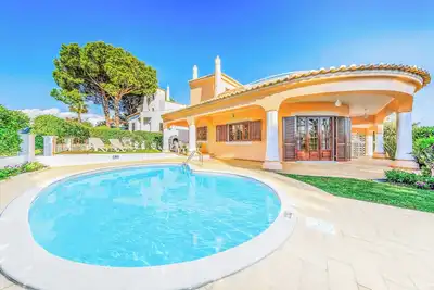 Image de Villa Ponderosa - Cette villa spacieuse comprend Wi-Fi, une piscine privée et A \/ C