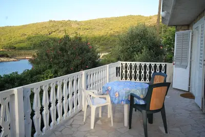 Appartement de trois chambres prés de la plage Milna, Vis (A-8913-a)