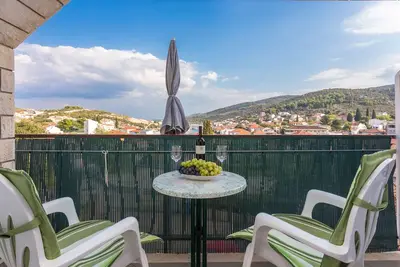 Image de Appartement d'une chambre avec le balcon et la vue sur le mer Marina, Trogir (A-5953-c)
