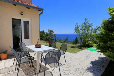 Image de Appartement de trois chambres avec la terrasse et la vue sur le mer Marusici, Omis (A-1024-a)