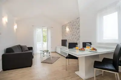 Image de Appartement d'une chambre avec le balcon et la vue sur le mer Rogoznica (A-10339-d)