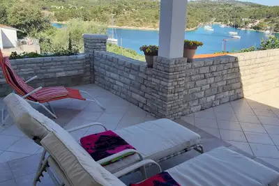 Image de Appartement de deux chambres avec la terrasse et la vue sur le mer Necujam, Solta (A-2089-a)