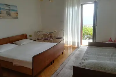 Image de Appartement d'une chambre avec la terrasse et la vue sur le mer Nemira, Omis (A-4834-b)