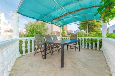 Image de Appartement de deux chambres avec la terrasse et la vue sur le mer Businci, Ciovo (A-7560-a)